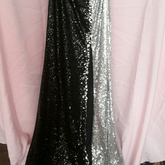 Dress - Picture 3 of 4